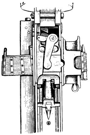 Рис. 132. Заклинивание патрона между вставкой коробки приемника и очередным патроном